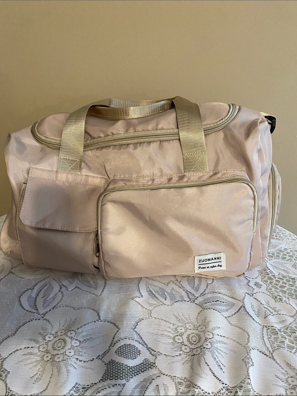 Zuomanni Light Blush Travel Duffel is a soft‑colored, multi‑pocket weekender